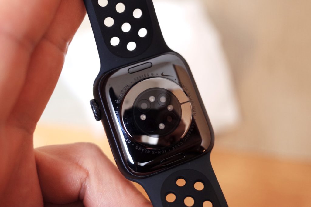 Apple Watch NIKEモデルケースの背面