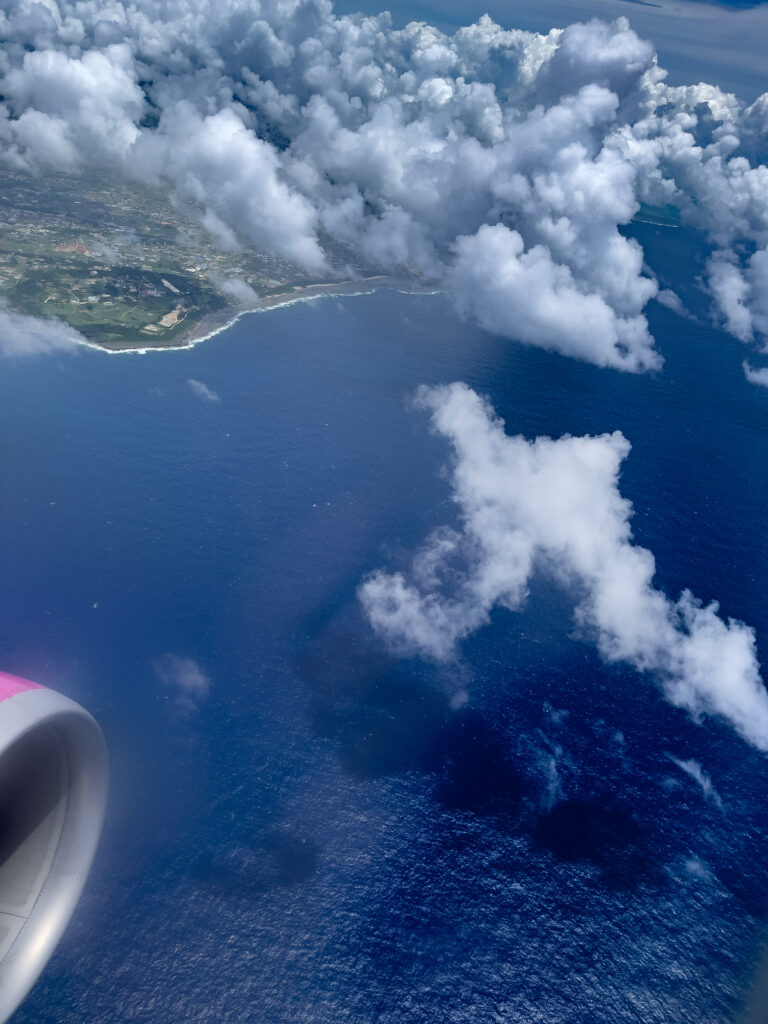 航空機の窓から（iPhone 12 Pro Maxで撮影：元データはApple Pro RAW）
